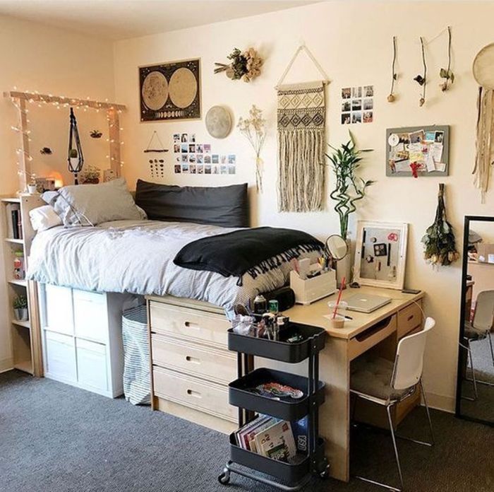 How to decorate a small college dorm room